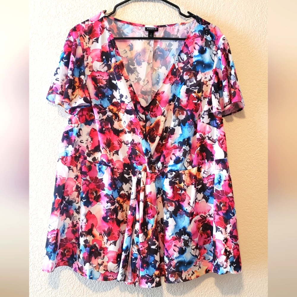 Torrid Beautiful Floral Wrap Top, Size 2 - NWOT